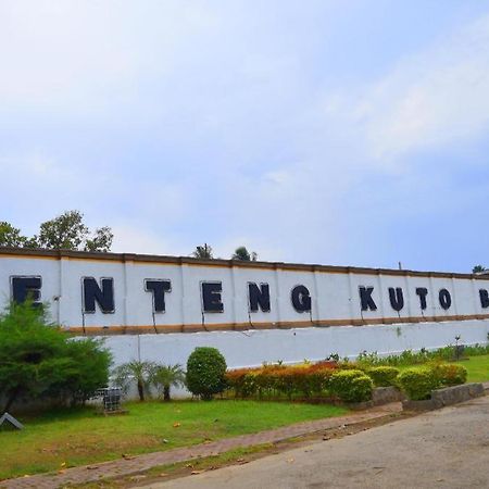 Oyo 90161 Hotel Lendosis Pipa Reja Angkatan 66 Palembang Eksteriør billede