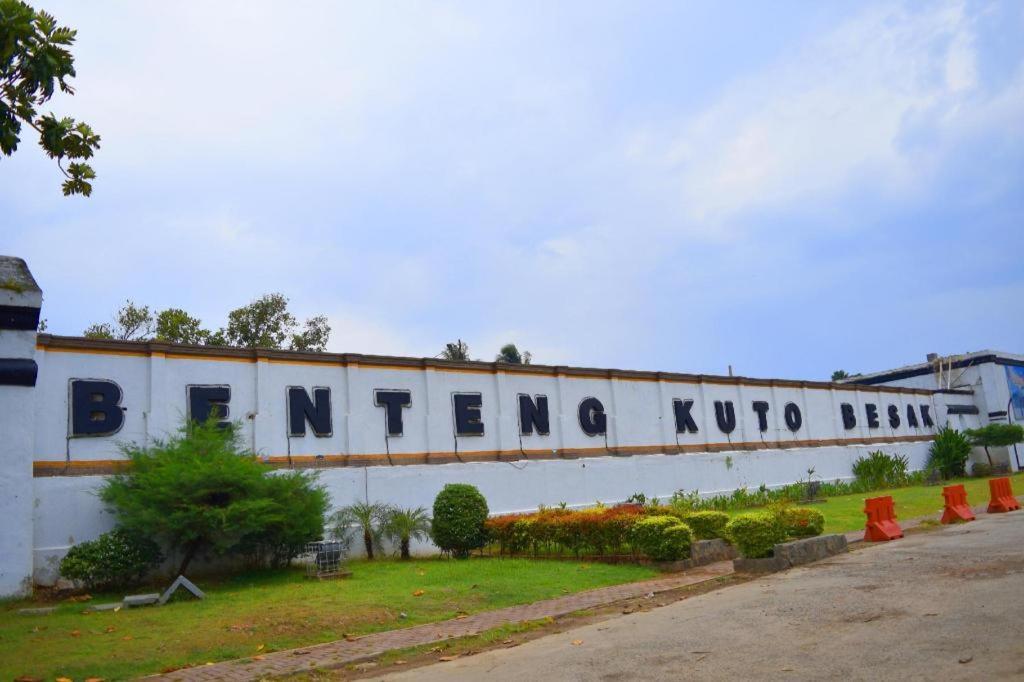 Oyo 90161 Hotel Lendosis Pipa Reja Angkatan 66 Palembang Eksteriør billede